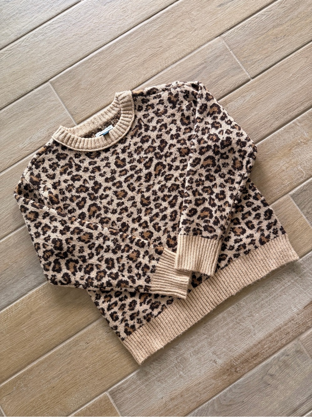NWOT American Eagle Outfitters Fuzzy Leopard-Pattern Crewneck Sweater - Picture 1 of 4